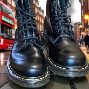Women's Size 8 DR. MARTENS Classic 1460W Black Smooth Leather Combats Boots EUC